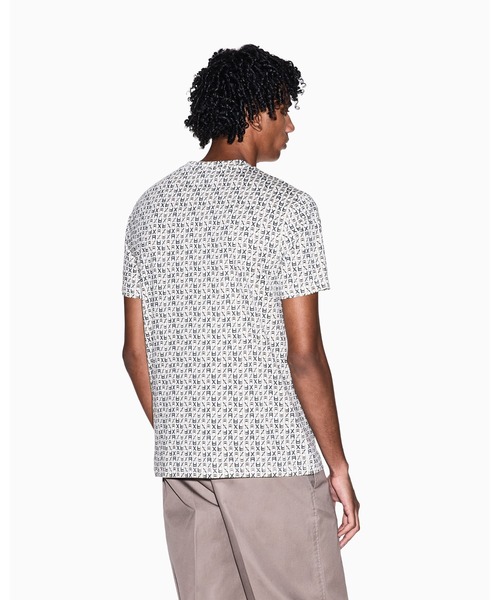 ARMANI EXCHANGE(アルマーニエクスチェンジ)の「【A|X アルマーニ エクスチェンジ】オールオーバースクエアロゴ 半袖クルーネックTシャツ/REGULAR(Tシャツ/カットソー・メンズ・ネイビー/アイボリー・X-LARGE/SMALL/MEDIUM/LARGE/XX-LARGE/X-SMALL)」の3枚目の写真
