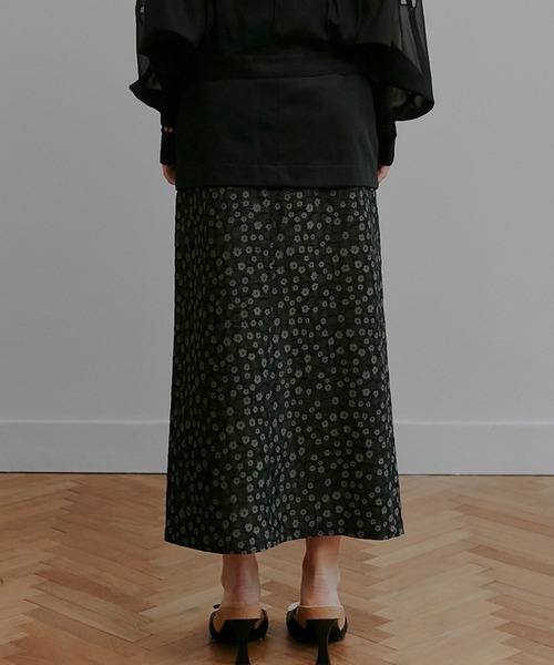 IRENENNE(アイレネ)の「フローラルジャカードレイヤードスカート / Floral Jacquard Layered Skirt(スカート・レディース・ブラック・38/36/34)」の6枚目の写真