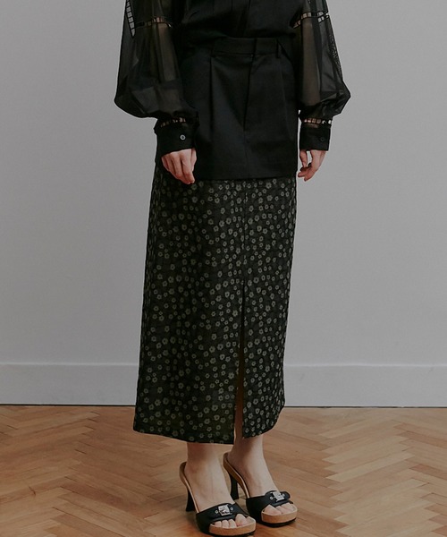 IRENENNE(アイレネ)の「フローラルジャカードレイヤードスカート / Floral Jacquard Layered Skirt(スカート・レディース・ブラック・38/36/34)」の4枚目の写真