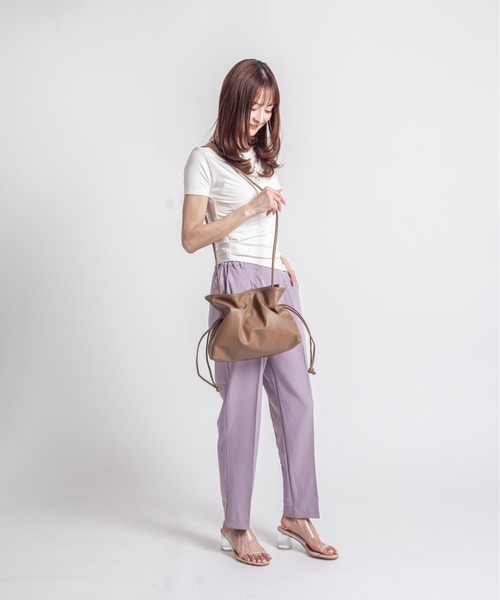 AULENTTI(オウレンティ)の「【AULENTTI/オウレンティ】巾着ショルダーバッグ(ショルダーバッグ・レディース・ブラック/ベージュ系その他・FREE)」の20枚目の写真