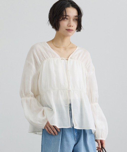 SALON adam et rope'(サロン アダム エ ロペ)の「【WEB限定】シアーラミーカルゼギャザーブラウス(シャツ/ブラウス・レディース・サックスブルー/ブラウン/オフホワイト・FREE)」の11枚目の写真