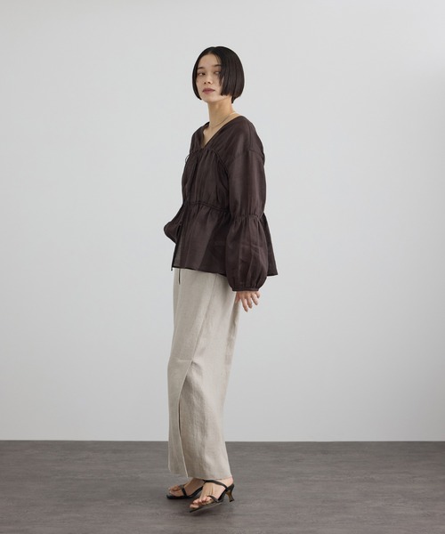 SALON adam et rope'(サロン アダム エ ロペ)の「【WEB限定】シアーラミーカルゼギャザーブラウス(シャツ/ブラウス・レディース・サックスブルー/ブラウン/オフホワイト・FREE)」の15枚目の写真