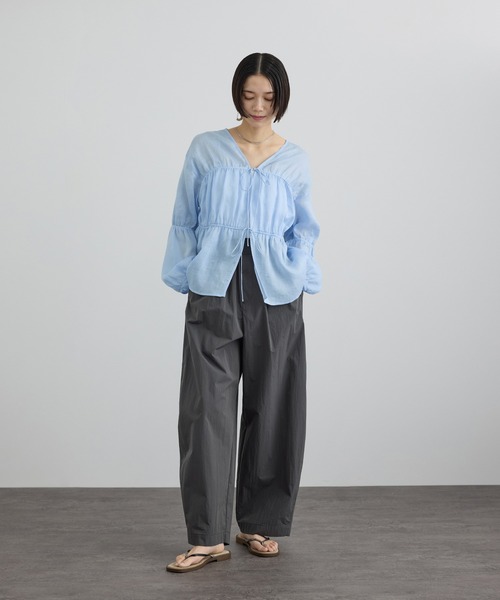 SALON adam et rope'(サロン アダム エ ロペ)の「【WEB限定】シアーラミーカルゼギャザーブラウス(シャツ/ブラウス・レディース・サックスブルー/ブラウン/オフホワイト・FREE)」の19枚目の写真