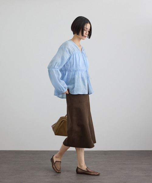 SALON adam et rope'(サロン アダム エ ロペ)の「【WEB限定】シアーラミーカルゼギャザーブラウス(シャツ/ブラウス・レディース・サックスブルー/ブラウン/オフホワイト・FREE)」の20枚目の写真