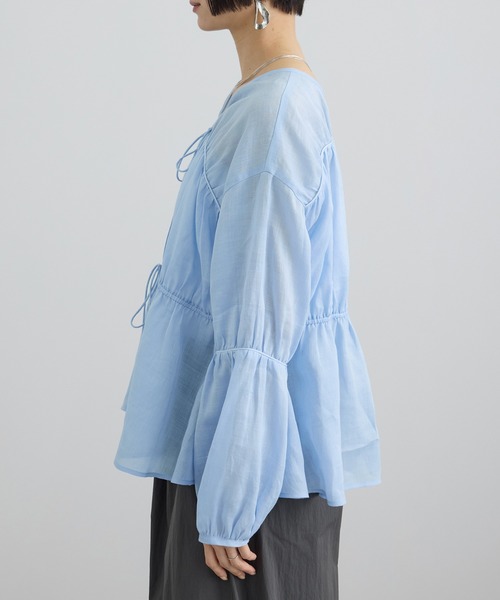 SALON adam et rope'（サロン アダム エ ロペ）の「【WEB限定】シアーラミーカルゼギャザーブラウス / イージーケア（シャツ/ブラウス・レディース・サックスブルー/ブラウン/オフホワイト・FREE）」の22枚目の写真