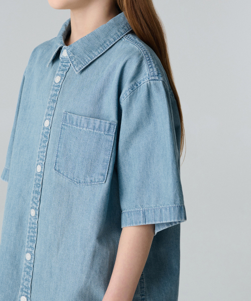 MUSINSA STANDARD KIDS（ムシンサスタンダードキッズ）の「リラックスド半袖デニムシャツ[ライトインディゴ]（シャツ/ブラウス・レディース・その他・100/110/120/130/140/150/160）」の5枚目の写真