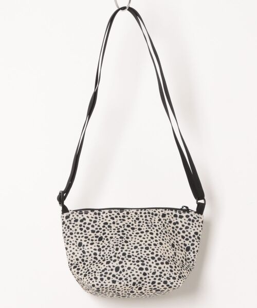 TSURUYA（ツルヤ）の「《KELTY》MINI USUAL POUCH（ショルダーバッグ・メンズ・ベージュ系/ブルー系/マスタード/ブラック/ゴールド系/セージグリーン・フリー）」の7枚目の写真