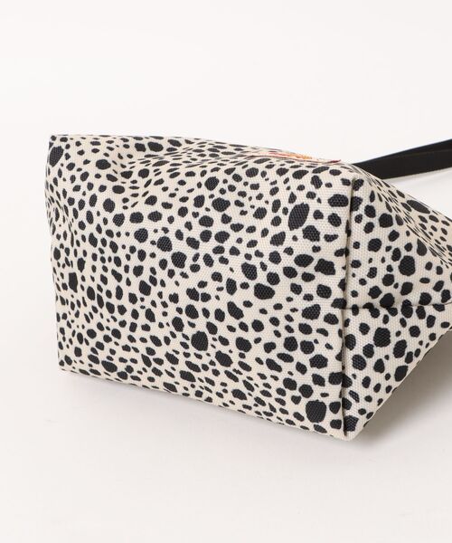 TSURUYA（ツルヤ）の「《KELTY》MINI USUAL POUCH（ショルダーバッグ・メンズ・ベージュ系/ブルー系/マスタード/ブラック/ゴールド系/セージグリーン・フリー）」の8枚目の写真