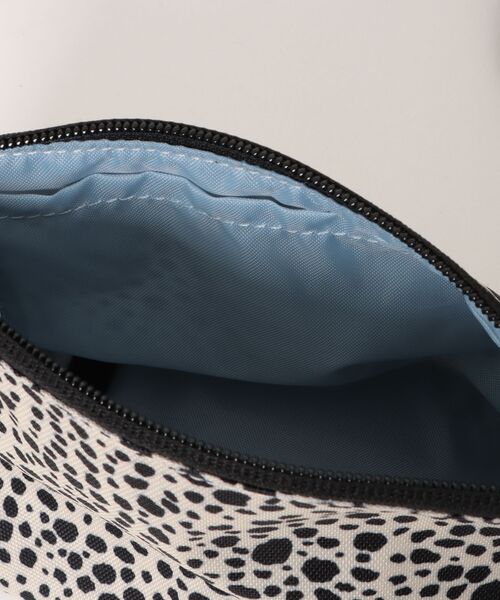 TSURUYA（ツルヤ）の「《KELTY》MINI USUAL POUCH（ショルダーバッグ・メンズ・ベージュ系/ブルー系/マスタード/ブラック/ゴールド系/セージグリーン・フリー）」の9枚目の写真
