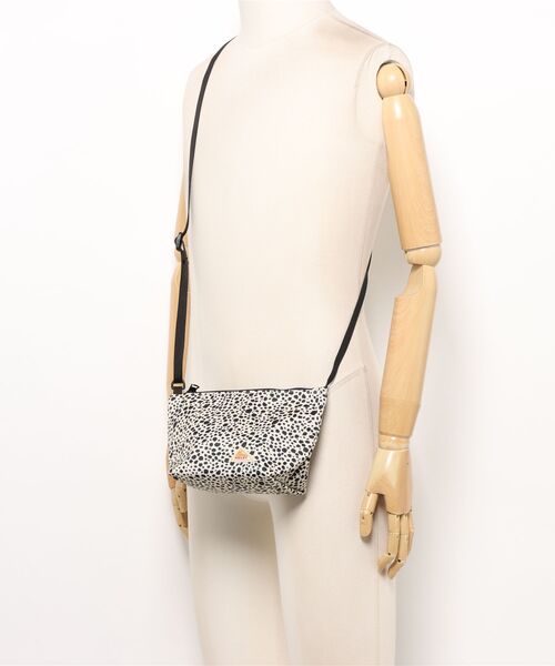 TSURUYA（ツルヤ）の「《KELTY》MINI USUAL POUCH（ショルダーバッグ・メンズ・ベージュ系/ブルー系/マスタード/ブラック/ゴールド系/セージグリーン・フリー）」の10枚目の写真