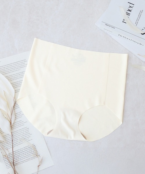 tu-hacci(ツーハッチ)の「シームレスショーツ(ショーツ・レディース・ブラック/ライトブルー/ライトベージュ/キナリ/ベージュ/ネイビー・MEDIUM/LARGE/X-LARGE)」の13枚目の写真