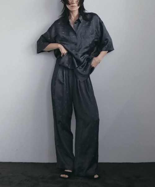 anuke(アンヌーク)の「anuke Flower Jacquard Roughpants フラワージャガードラフパンツ/62620717(その他パンツ・レディース・チャコールグレー・36)」の2枚目の写真