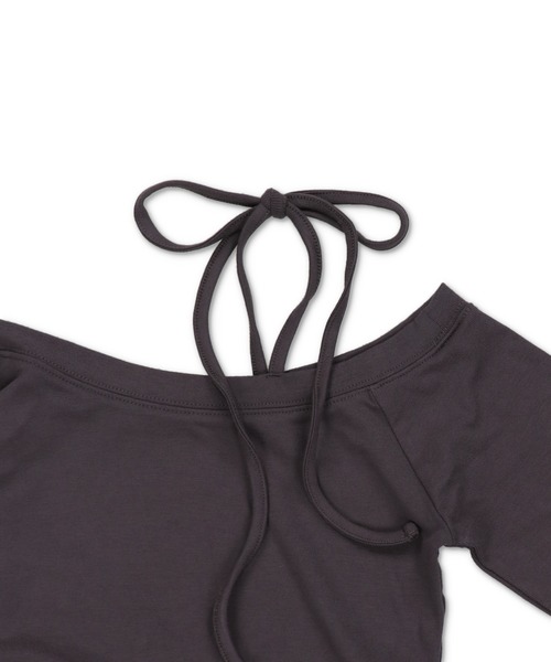 SPINNS(スピンズ)の「タイトミニワンピース/肩リボン(ワンピース・レディース・ブラック/チャコール・ONESIZE)」の6枚目の写真