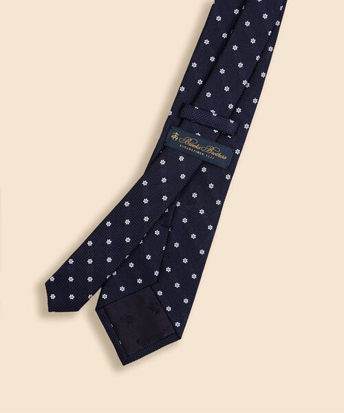 BROOKS BROTHERS（ブルックスブラザーズ）の「シルク　バスケットウィーブ　フラワーモチーフタイ（ネクタイ・メンズ・ブラウン/ネイビー・ONE SIZE）」の4枚目の写真