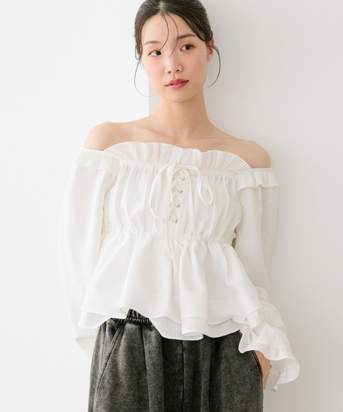 Heather（ヘザー）の「レースアップオフショルブラウス　666500（シャツ/ブラウス・レディース・オフホワイト/グレー系その他/ブラック系その他・FREE）」の2枚目の写真