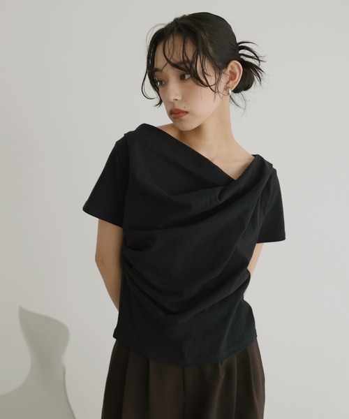hellam(へラム)の「ドレープデザイン半袖Tシャツ(Tシャツ/カットソー・レディース・ホワイト/ブラック/イエロー/オートミール/チャコール/ブルー・FREE)」の3枚目の写真