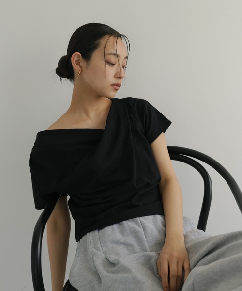hellam(へラム)の「ドレープデザイン半袖Tシャツ(Tシャツ/カットソー・レディース・ホワイト/ブラック/イエロー/オートミール/チャコール/ブルー・FREE)」の18枚目の写真