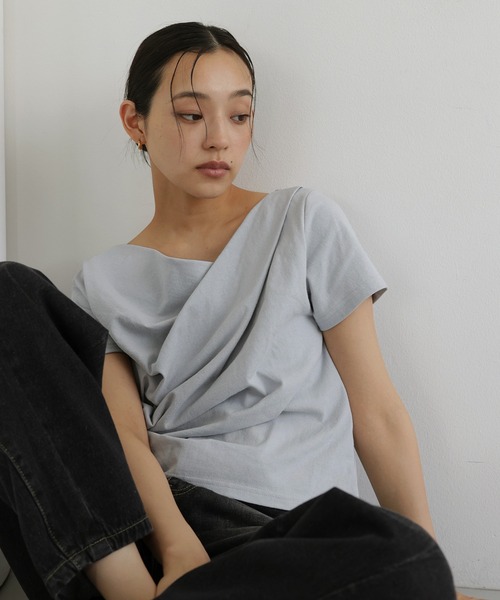 hellam(へラム)の「ドレープデザイン半袖Tシャツ(Tシャツ/カットソー・レディース・ホワイト/ブラック/イエロー/オートミール/チャコール/ブルー・FREE)」の22枚目の写真