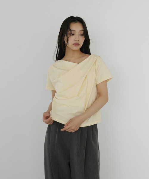 hellam(へラム)の「ドレープデザイン半袖Tシャツ(Tシャツ/カットソー・レディース・ホワイト/ブラック/イエロー/オートミール/チャコール/ブルー・FREE)」の7枚目の写真