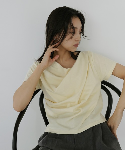hellam(へラム)の「ドレープデザイン半袖Tシャツ(Tシャツ/カットソー・レディース・ホワイト/ブラック/イエロー/オートミール/チャコール/ブルー・FREE)」の10枚目の写真
