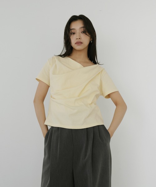 hellam(へラム)の「ドレープデザイン半袖Tシャツ(Tシャツ/カットソー・レディース・ホワイト/ブラック/イエロー/オートミール/チャコール/ブルー・FREE)」の11枚目の写真