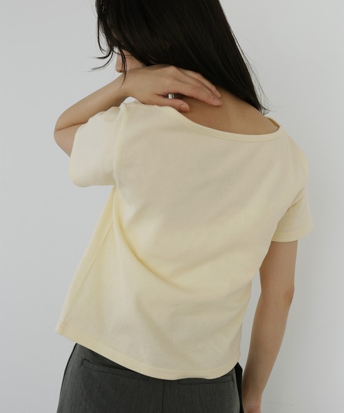 hellam(へラム)の「ドレープデザイン半袖Tシャツ(Tシャツ/カットソー・レディース・ホワイト/ブラック/イエロー/オートミール/チャコール/ブルー・FREE)」の12枚目の写真