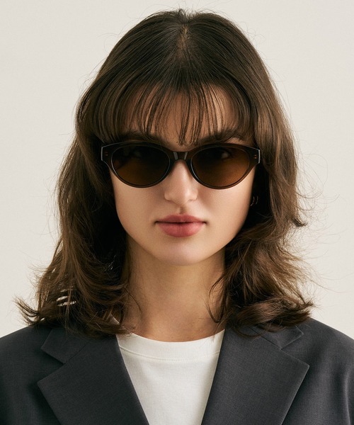 NUEF （ヌエフ）の「ホックスタイルサングラス｜カラーレンズ｜トレンド｜紫外線対策｜UVカット｜サングラス｜NUEF｜COLOR SUNGLASSES（サングラス・レディース・ブラウン/ブラック/ブラック系その他・FREE）」の4枚目の写真