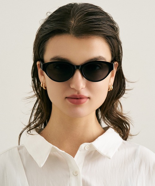 NUEF （ヌエフ）の「ホックスタイルサングラス｜カラーレンズ｜トレンド｜紫外線対策｜UVカット｜サングラス｜NUEF｜COLOR SUNGLASSES（サングラス・レディース・ブラウン/ブラック/ブラック系その他・FREE）」の5枚目の写真