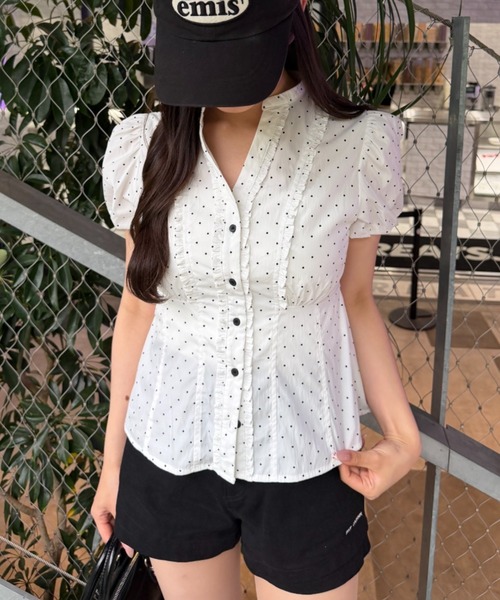 RAY CASSIN（レイカズン）の「【5色展開  無地 / ドット / チェック】スキッパーフリルシャツ（シャツ/ブラウス・レディース・ホワイト/ブルー系その他2/ホワイト系その他2/ベージュ系その他2/ブルー系その他3・FREE）」の22枚目の写真