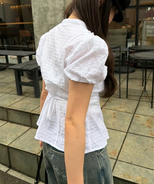 RAY CASSIN（レイカズン）の「【5色展開  無地 / ドット / チェック】スキッパーフリルシャツ（シャツ/ブラウス・レディース・ホワイト/ブルー系その他2/ホワイト系その他2/ベージュ系その他2/ブルー系その他3・FREE）」の15枚目の写真