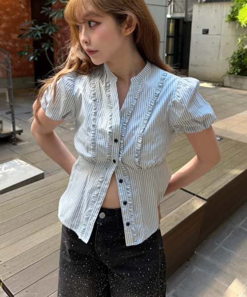 RAY CASSIN（レイカズン）の「【5色展開  無地 / ドット / チェック】スキッパーフリルシャツ（シャツ/ブラウス・レディース・ホワイト/ブルー系その他2/ホワイト系その他2/ベージュ系その他2/ブルー系その他3・FREE）」の6枚目の写真