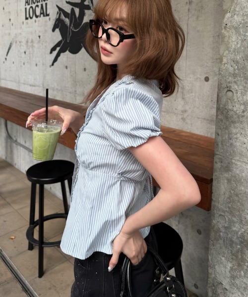 RAY CASSIN（レイカズン）の「【5色展開  無地 / ドット / チェック】スキッパーフリルシャツ（シャツ/ブラウス・レディース・ホワイト/ブルー系その他2/ホワイト系その他2/ベージュ系その他2/ブルー系その他3・FREE）」の8枚目の写真