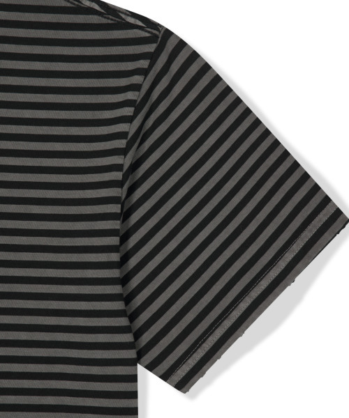 WKNDRS（ウィーキャンドース）の「[KOIN SEOUL] DAMAGED STRIPED T-SHIRT (CHARCOAL)（Tシャツ/カットソー・レディース・その他・SMALL/MEDIUM/LARGE/X-LARGE）」の5枚目の写真