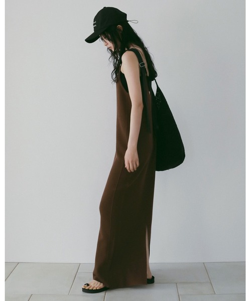 anuke(アンヌーク)の「salopette Knit Onepiece(ワンピース・レディース・チャコールグレー/ブラウン・38inch/36inch)」の3枚目の写真