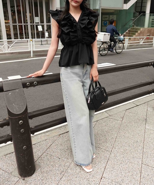 INGNI SOELA(イングソエラ)の「【INGNI SOELA】フリルペプラムノースリブラウス/WEB限定(シャツ/ブラウス・レディース・ブルー/ブラック/オフホワイト・FREE)」の13枚目の写真