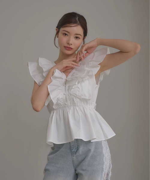 INGNI SOELA(イングソエラ)の「【INGNI SOELA】フリルペプラムノースリブラウス/WEB限定(シャツ/ブラウス・レディース・ブルー/ブラック/オフホワイト・FREE)」の4枚目の写真