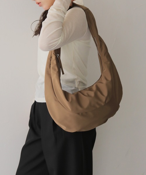 cheriella(シェリエラ)の「【cheriella】ワンショルダーホーボーバッグ ONE-SHOULDER HOBO BAG(ショルダーバッグ・レディース・ブラック/アイボリー/ブラウン・FREE)」の3枚目の写真