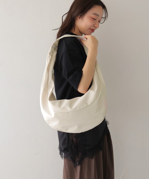 cheriella(シェリエラ)の「【cheriella】ワンショルダーホーボーバッグ ONE-SHOULDER HOBO BAG(ショルダーバッグ・レディース・ブラック/アイボリー/ブラウン・FREE)」の7枚目の写真