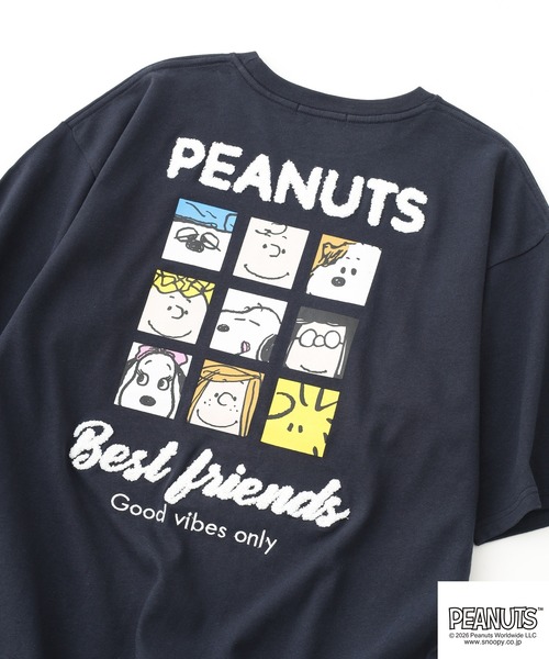 PEANUTS(ピーナッツ)の「PEANUTS フレンズ柄サガラ刺繍ヘビーウェイトドロップショルダーT 半袖(Tシャツ/カットソー・メンズ・ネイビー/グレイッシュベージュ/オフホワイト・M/L/LL)」の3枚目の写真