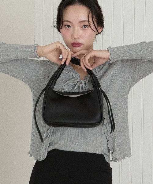 krahe(クレーエ)の「ギャザーハンドルミニバッグ(ハンドバッグ・レディース・ホワイト/ブラック/ベージュ/グリーン・FREE)」の3枚目の写真