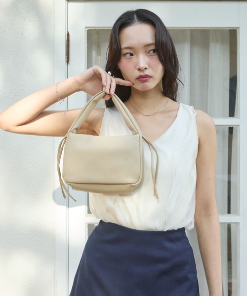 krahe(クレーエ)の「ギャザーハンドルミニバッグ(ハンドバッグ・レディース・ホワイト/ブラック/ベージュ/グリーン・FREE)」の5枚目の写真