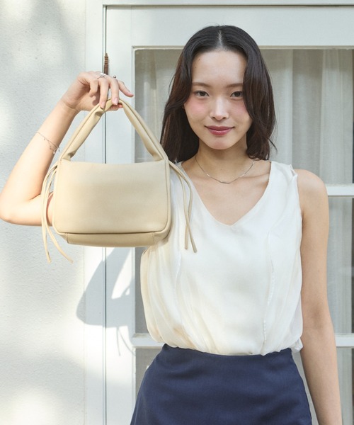 krahe(クレーエ)の「ギャザーハンドルミニバッグ(ハンドバッグ・レディース・ホワイト/ブラック/ベージュ/グリーン・FREE)」の7枚目の写真