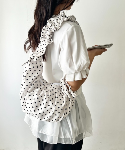 wears(ウェアーズ)の「2wayドットギャザーワンショルダーバッグ(ショルダーバッグ・レディース・ブラック/ホワイト・FREE)」の3枚目の写真