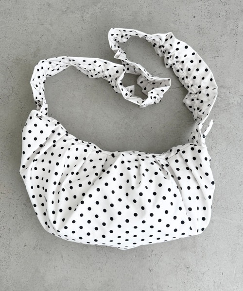 wears(ウェアーズ)の「2wayドットギャザーワンショルダーバッグ(ショルダーバッグ・レディース・ブラック/ホワイト・FREE)」の5枚目の写真