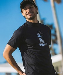 LUXEAKMPLUS（リュクスエイケイエムプラス）の「LUXEAKMPLUS(リュクスエイケイエムプラス)ゴルフ【ミッキーマウス】アンニュイフェイスモックネック半袖Tシャツ（Tシャツ/カットソー）」