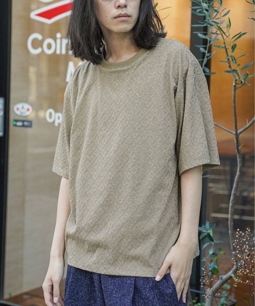ATELANE(アテレーン)の「ATELANE /ダマスクジャガード/半袖TEE(Tシャツ/カットソー・メンズ・ベージュ/グレー・LARGE/MEDIUM)」の3枚目の写真