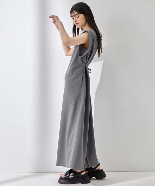 STUDIOUS（ステュディオス）の「【STUDIOUS/ステュディオス】Back Tucked Dress/バックタックドレス（ワンピース・レディース・ブラウン/ライトブルー/グレー・1/2）」の5枚目の写真