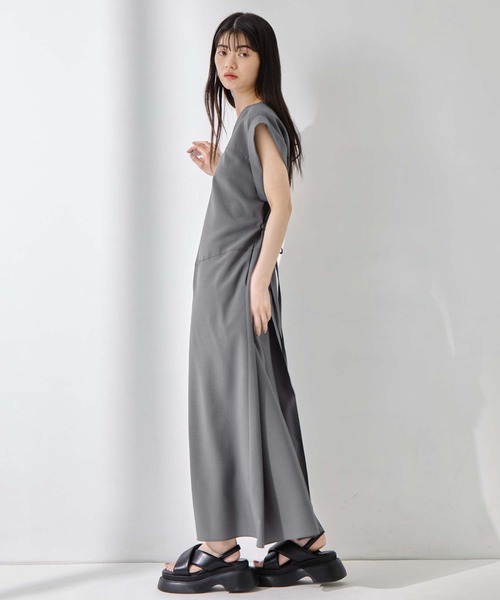 STUDIOUS（ステュディオス）の「【STUDIOUS/ステュディオス】Back Tucked Dress/バックタックドレス（ワンピース・レディース・ブラウン/ライトブルー/グレー・1/2）」の6枚目の写真