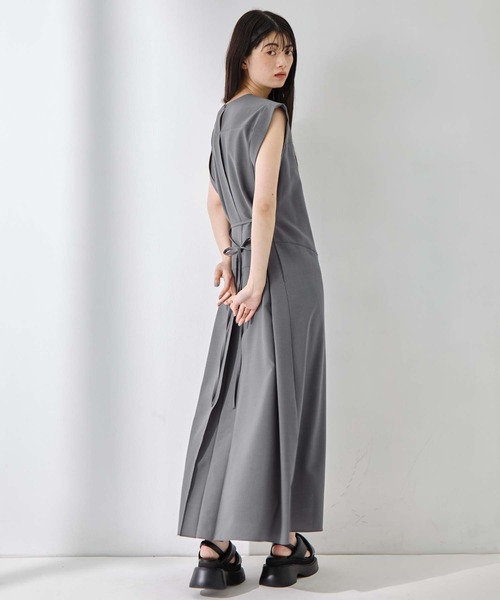 STUDIOUS（ステュディオス）の「【STUDIOUS/ステュディオス】Back Tucked Dress/バックタックドレス（ワンピース・レディース・ブラウン/ライトブルー/グレー・1/2）」の7枚目の写真