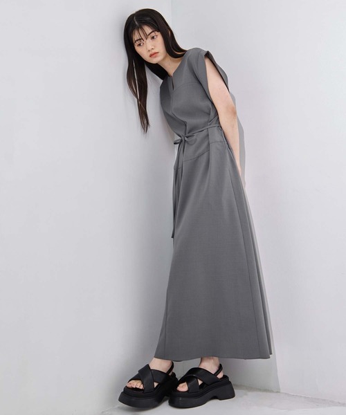 STUDIOUS（ステュディオス）の「【STUDIOUS/ステュディオス】Back Tucked Dress/バックタックドレス（ワンピース・レディース・ブラウン/ライトブルー/グレー・1/2）」の8枚目の写真
